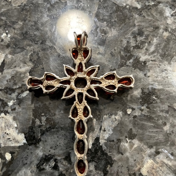 925 sterling silver/Garnet Cross Pendant - Picture 2 of 6